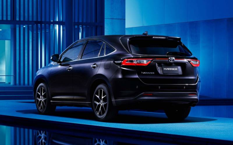 Comparison - Toyota Harrier PREMIUM 2019 - vs - Toyota Corolla Cross ...